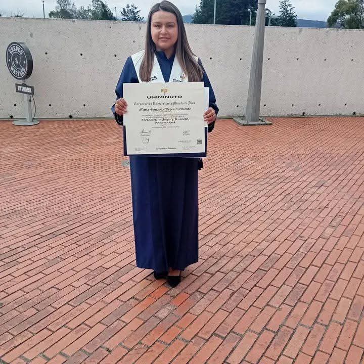 UNA FECHA MAS…PARA RESALTAR  !!                   Dia de muchas emociones, esta con otra nueva especialización: en «Juego y Desarrollo  Socio-Emocional» para la #Psicologa Maria Fernánda Reyes por parte de la @Universidad Uniminuto para ella…mil y mil #felicitaciones de parte de Elenita, esposo, y familia en general 🎉💕🎊